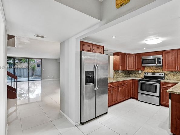 20607 NE 7th Ct, Miami FL 33179