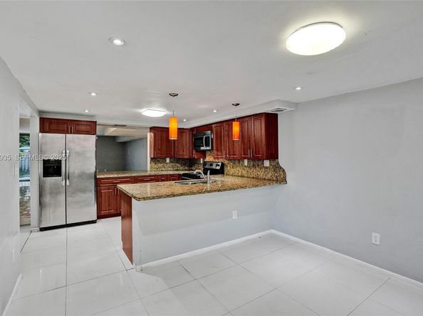 20607 NE 7th Ct, Miami FL 33179