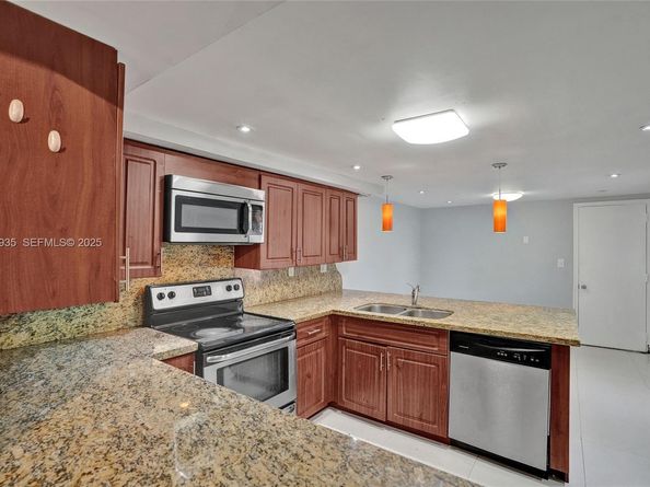 20607 NE 7th Ct, Miami FL 33179