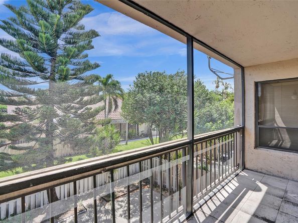 20607 NE 7th Ct, Miami FL 33179