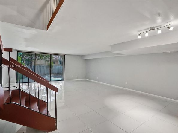 20607 NE 7th Ct, Miami FL 33179