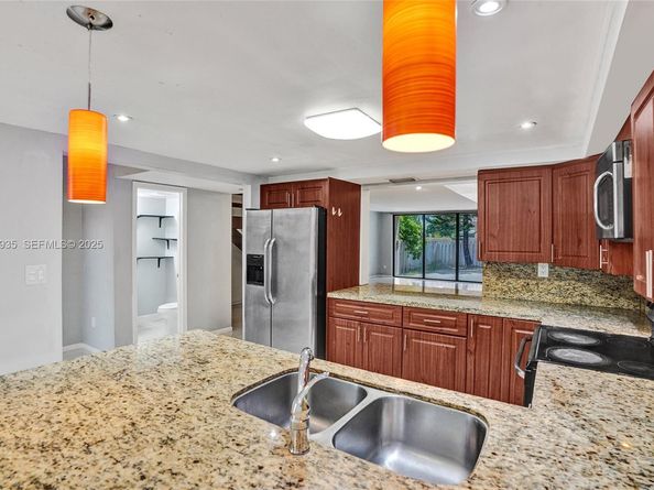 20607 NE 7th Ct, Miami FL 33179