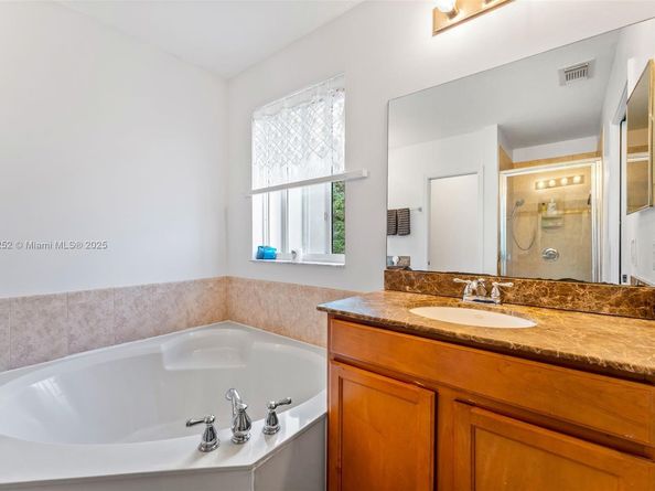 21007 NW 14th Pl 7, Miami Gardens FL 33169