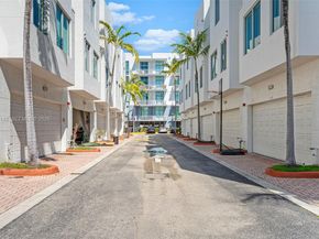 2134 Van Buren St 306, Hollywood FL 33020