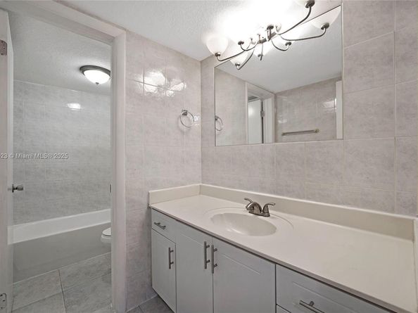 1810 W 56th St 3204, Hialeah FL 33012