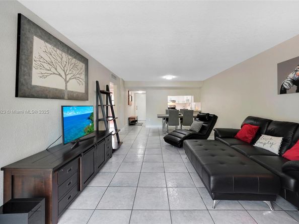 1810 W 56th St 3204, Hialeah FL 33012