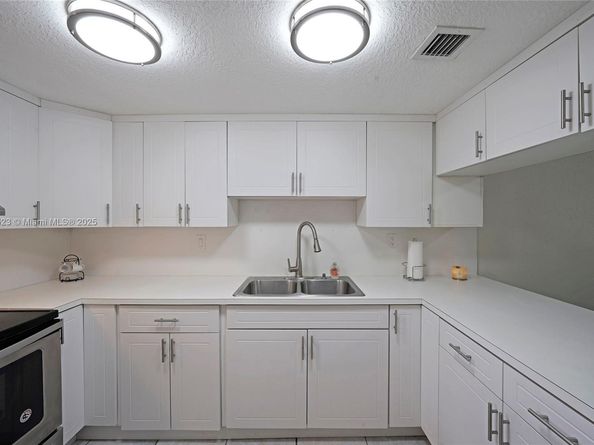 1810 W 56th St 3204, Hialeah FL 33012