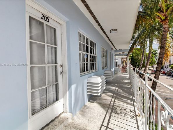 635 8th St 205, Miami Beach FL 33139