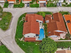 17532 NW 61st Ct N, Hialeah FL 33015