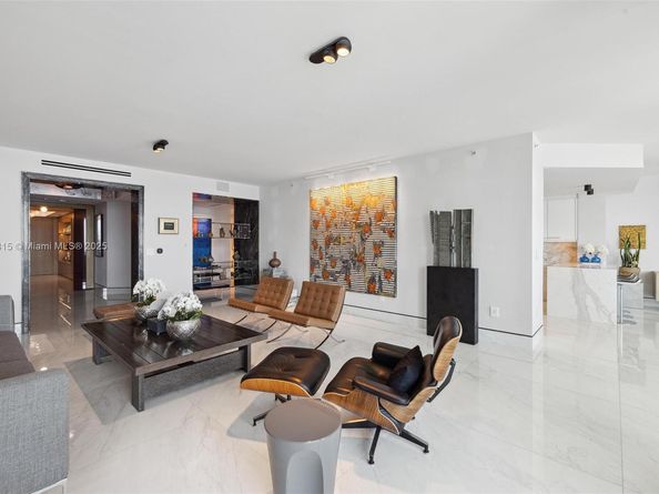 1660 W Glencoe St 401, Miami FL 33133