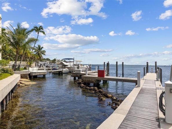 1660 W Glencoe St 401, Miami FL 33133