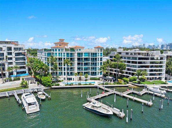 1660 W Glencoe St 401, Miami FL 33133