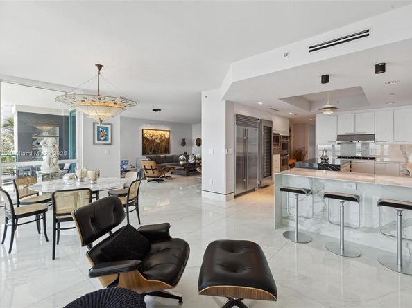1660 W Glencoe St 401, Miami FL 33133