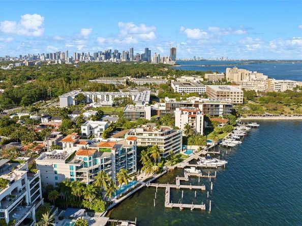 1660 W Glencoe St 401, Miami FL 33133