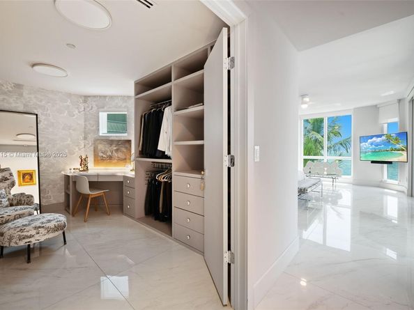 1660 W Glencoe St 401, Miami FL 33133