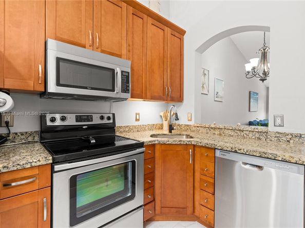 2250 NW 78th Ave 202, Pembroke Pines FL 33024