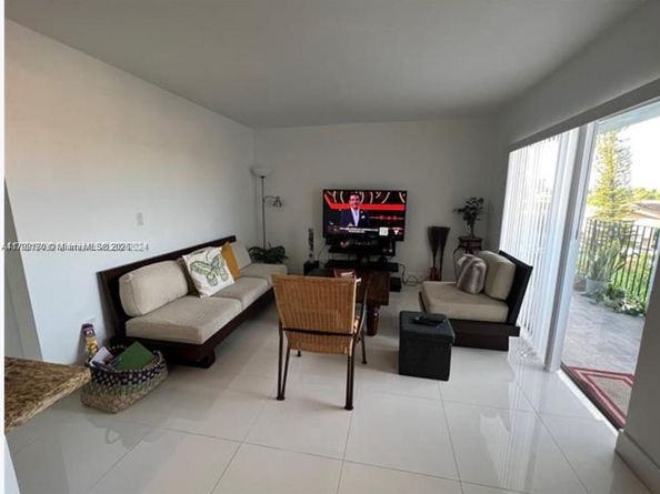 1221 SW 122nd Ave 401, Miami FL 33184