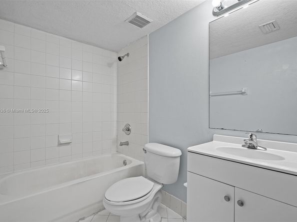 980 NE 33rd Ter 104, Homestead FL 33033