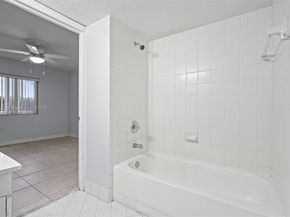 980 NE 33rd Ter 104, Homestead FL 33033