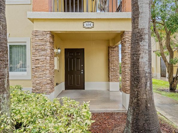 980 NE 33rd Ter 104, Homestead FL 33033