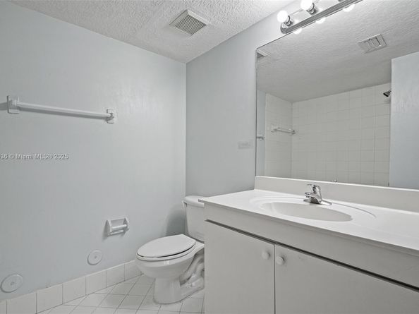 980 NE 33rd Ter 104, Homestead FL 33033