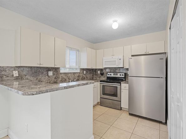 980 NE 33rd Ter 104, Homestead FL 33033