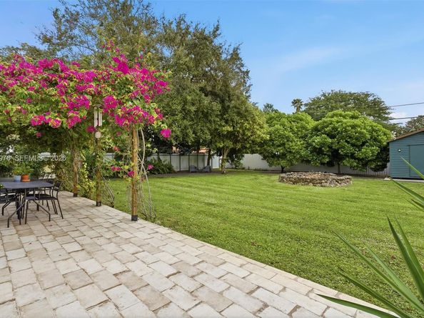 565 South Dr, Miami Springs FL 33166