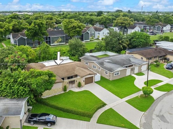 110 NW 78th Ave, Pembroke Pines FL 33024