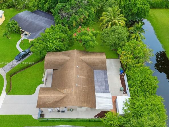 110 NW 78th Ave, Pembroke Pines FL 33024