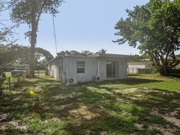 219 SW 21st Way, Fort Lauderdale FL 33312