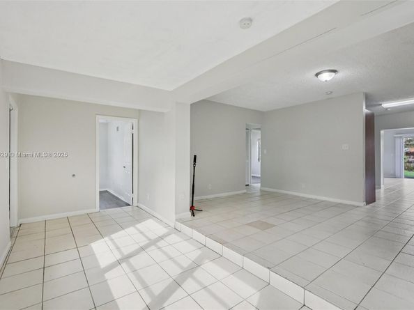 219 SW 21st Way, Fort Lauderdale FL 33312
