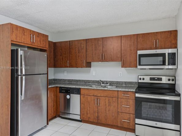 219 SW 21st Way, Fort Lauderdale FL 33312