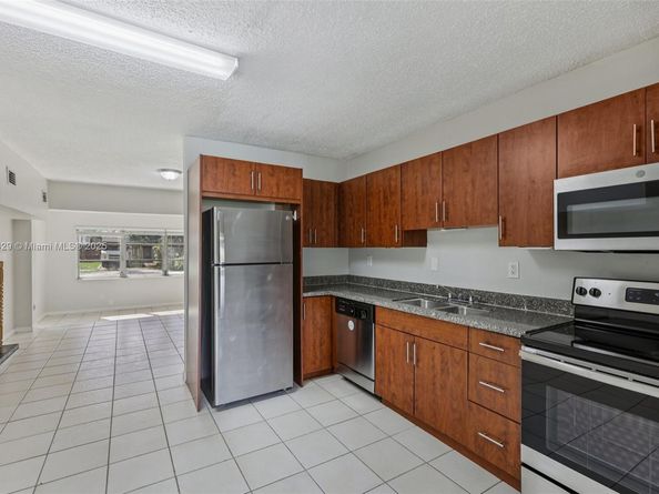 219 SW 21st Way, Fort Lauderdale FL 33312