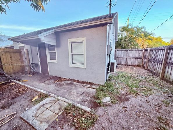 500 Evergreen Dr, Lake Park FL 33403