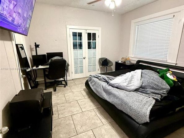 500 Evergreen Dr, Lake Park FL 33403