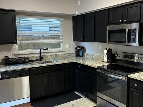 500 Evergreen Dr, Lake Park FL 33403