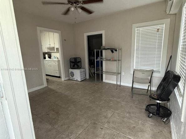 500 Evergreen Dr, Lake Park FL 33403