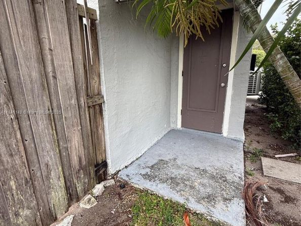 500 Evergreen Dr, Lake Park FL 33403