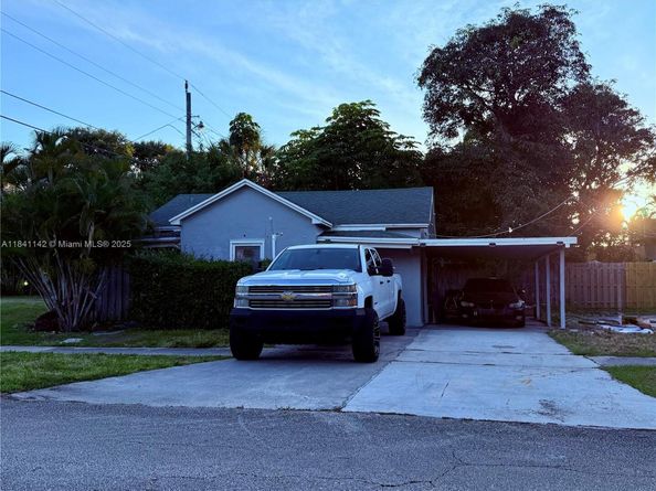 500 Evergreen Dr, Lake Park FL 33403