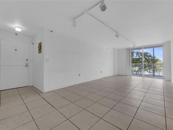 2457 Collins Ave 201, Miami Beach FL 33140
