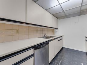 2457 Collins Ave 201, Miami Beach FL 33140