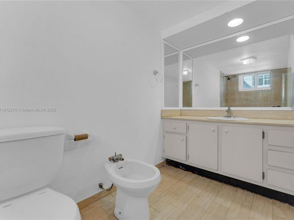 2457 Collins Ave 201, Miami Beach FL 33140