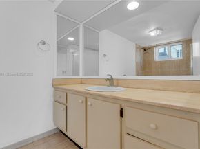 2457 Collins Ave 201, Miami Beach FL 33140