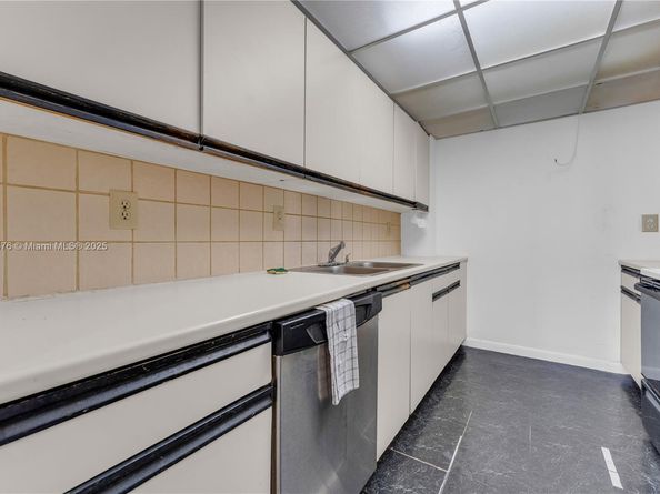 2457 Collins Ave 201, Miami Beach FL 33140