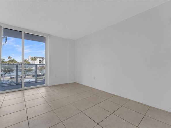 2457 Collins Ave 201, Miami Beach FL 33140