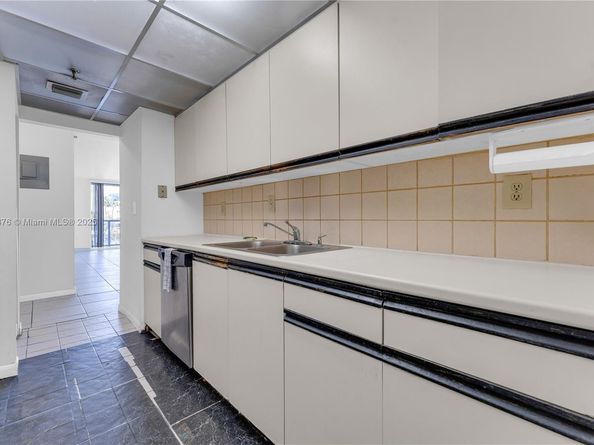 2457 Collins Ave 201, Miami Beach FL 33140