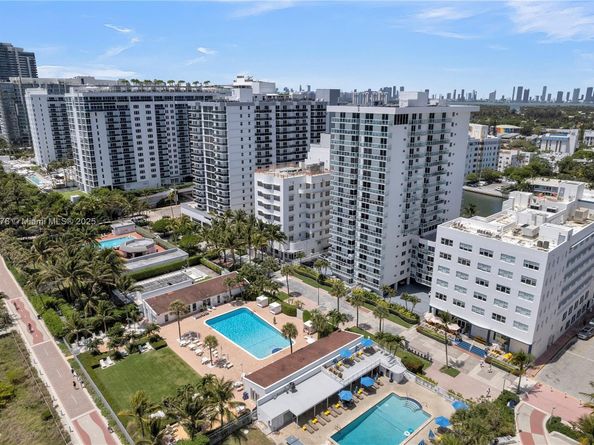 2457 Collins Ave 201, Miami Beach FL 33140