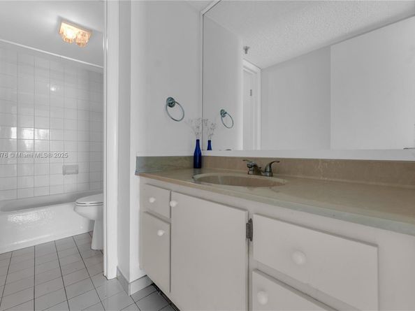 2457 Collins Ave 201, Miami Beach FL 33140