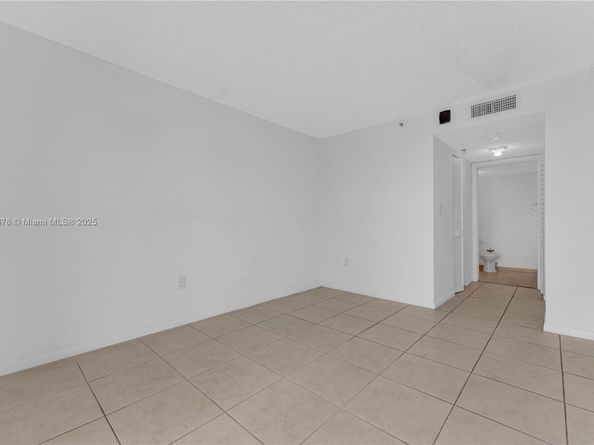 2457 Collins Ave 201, Miami Beach FL 33140