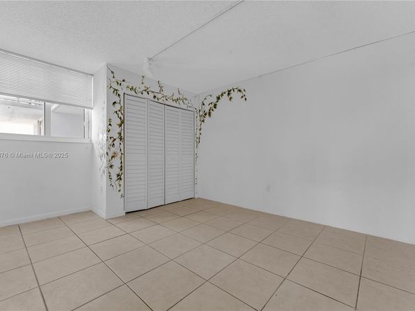 2457 Collins Ave 201, Miami Beach FL 33140